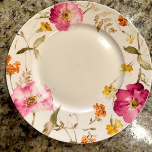 Dinner Plates. Dinnerware 10 3/4 inches